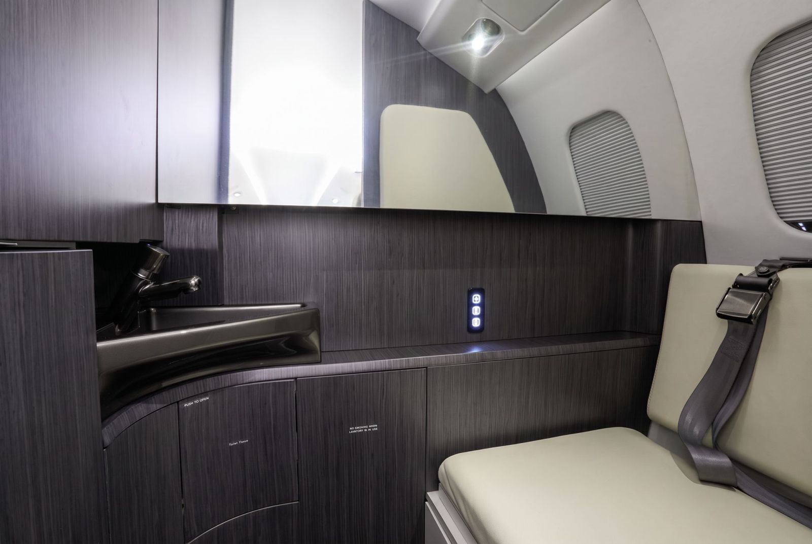 Refreshment centre and enclosed lavatory in the Avanti cabin